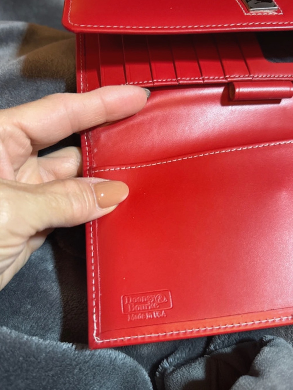 “Pre-Owned” DOONEY & BOURKE RED LEATHER 
TRI-FOLD WALLET.  Excellent Condition! - Picture 10 of 16